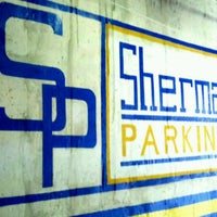 รูปภาพถ่ายที่ Sherman Parking โดย Dennis X. เมื่อ 3/8/2011
