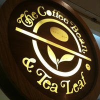 Photo taken at The Coffee Bean &amp;amp; Tea Leaf by Selina G. on 8/23/2011