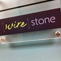 รูปภาพถ่ายที่ Wire Stone โดย Ariel S. เมื่อ 3/26/2012