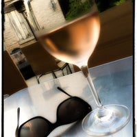 Снимок сделан в 694 Wine &amp; Spirits пользователем Charmaine 9/3/2012