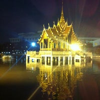 Photo taken at Chew@ลานน้ำพุม.ราม by DiPloid P. on 12/6/2011