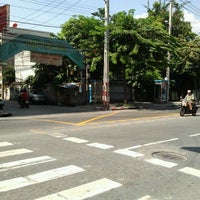 Photo taken at BMTA Bus Stop อิสรภาพ 33 (Itsaraphap 33) by Jame B. on 11/13/2011