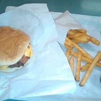 รูปภาพถ่ายที่ Giant Hamburgers โดย Teresa V. เมื่อ 3/31/2011