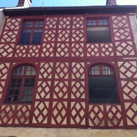 รูปภาพถ่ายที่ Office de Tourisme de Rennes โดย Dmitry เมื่อ 7/23/2012