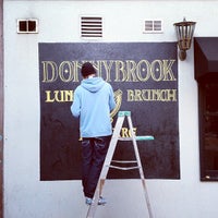 รูปภาพถ่ายที่ Donnybrook โดย doug j. เมื่อ 11/7/2011
