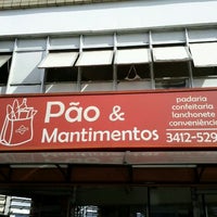 Foto tirada no(a) Padaria Pão e Mantimentos por R M. em 1/30/2012
