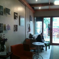 Photo taken at Coffee Moss Eisley by Efrain V. on 8/13/2012