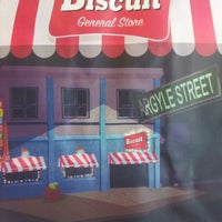 Foto tomada en Biscuit General Store  por Greg H. el 7/23/2012