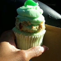 Foto diambil di Gigi&amp;#39;s Cupcakes oleh Miss E. pada 6/5/2012