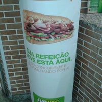รูปภาพถ่ายที่ Subway โดย João J. เมื่อ 10/6/2011