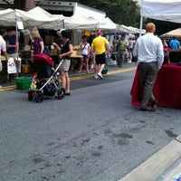 8/21/2011 tarihinde Dona P.ziyaretçi tarafından Bethesda Central Farm Market'de çekilen fotoğraf