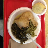 รูปภาพถ่ายที่ Paschal&amp;#39;s Southern Cuisine โดย Paul J. เมื่อ 7/12/2012