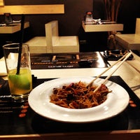 8/28/2012 tarihinde Leo L.ziyaretçi tarafından Dim Sum Asian Cafe'de çekilen fotoğraf