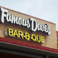 Foto tirada no(a) Famous Dave&amp;#39;s Bar-B-Que por Peter C. em 7/5/2012