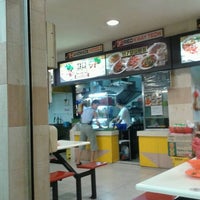 Photo taken at Zhen Xiang Handmade Noodles (Mee Hoon Kuay) by SuperRio W. on 9/6/2011