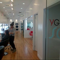 Foto scattata a YGallery Hair Salon Soho da Montana C. il 7/25/2012