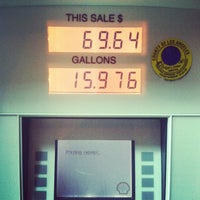 4/26/2012 tarihinde Edward S.ziyaretçi tarafından Shell'de çekilen fotoğraf