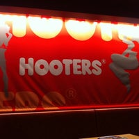 Photo taken at Hooters Odaiba Garden by Norry K. on 8/25/2011