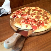 รูปภาพถ่ายที่ La Pizzeria de Renzo โดย Anibal A. เมื่อ 1/27/2012