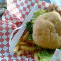 Das Foto wurde bei Da Burger Shack von LaVonne J. am 3/21/2012 aufgenommen