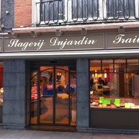 รูปภาพถ่ายที่ Slagerij Delicatessen Dujardin โดย Tom V. เมื่อ 11/21/2011