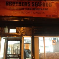 Foto tomada en Brother&amp;#39;s Seafood  por Jahmar D. el 11/17/2011