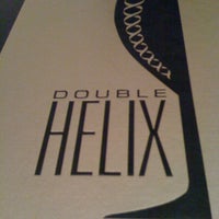 Foto tomada en Double Helix Wine &amp;amp; Whiskey Lounge  por Joel C. el 7/4/2011