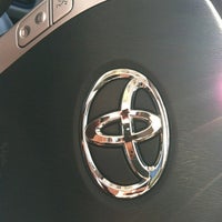 Das Foto wurde bei San Francisco Toyota von Krystyl am 3/31/2012 aufgenommen