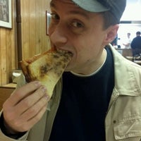 Foto scattata a Mr. Pizza Slice da Laurie W. il 11/5/2011