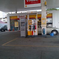 Foto diambil di Shell oleh Arif Z. pada 11/14/2011