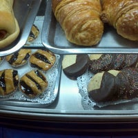 Photo taken at Panaderia y Pasteleria Pan Club c.a by Anibal M. on 11/25/2011