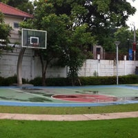 Photo taken at Basketball Court @Saransiri Ramindra by The Nutto on 6/30/2011