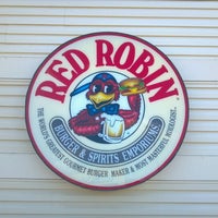 Photo taken at Red Robin Gourmet Burgers and Brews by Cheryl M. on 10/9/2011