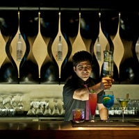 รูปภาพถ่ายที่ F Bar โดย Vivek V. เมื่อ 4/13/2012