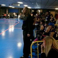 2/8/2011 tarihinde Julieanna D.ziyaretçi tarafından Rollerland Skate Center'de çekilen fotoğraf
