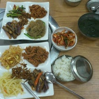 Photo taken at Muhan Dojeon Korean Restaurant by Little Twin Star Karen K. on 3/26/2012