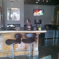 รูปภาพถ่ายที่ The Leaf Cigar Lounge โดย RGM P. เมื่อ 2/21/2012