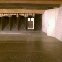 Foto tirada no(a) ATP Gun Shop &amp;amp; Range por Desi T. em 7/4/2012