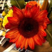 6/23/2012 tarihinde Josiah R.ziyaretçi tarafından The Floral Loft'de çekilen fotoğraf