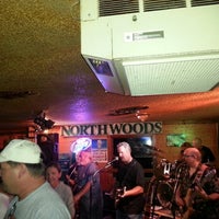 รูปภาพถ่ายที่ Northwoods Bar โดย Jonathan L. เมื่อ 8/19/2012