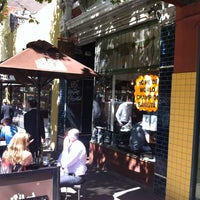 Foto scattata a 65 Degrees Cafe da Peak C. il 2/22/2012