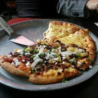 Foto diambil di Mama&amp;#39;s Pizza oleh Luis R. pada 8/9/2012