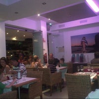 Снимок сделан в Onze Restaurant &amp;amp; Bar пользователем Simon J. 8/19/2012