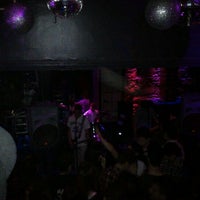 รูปภาพถ่ายที่ Mo Better Club โดย Antonis K. เมื่อ 6/1/2012