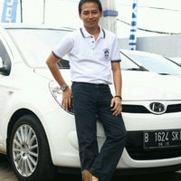 Photo taken at Hyundai Mobil Cilandak by Theo S. on 4/25/2012