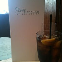 รูปภาพถ่ายที่ Poms Signature Restaurant โดย Andie P. เมื่อ 5/9/2012
