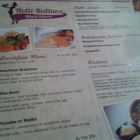 รูปภาพถ่ายที่ Hotti-Kultura World Diners โดย Lina M. เมื่อ 8/13/2012