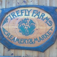 Foto diambil di FireFly Farms Creamery &amp;amp; Market oleh Paula B. pada 6/10/2012
