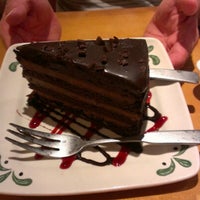 Photo taken at Olive Garden by Dee Z. on 6/25/2012