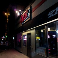 Foto diambil di Red Sky Pizza and Pints oleh Daniel E. pada 5/18/2012